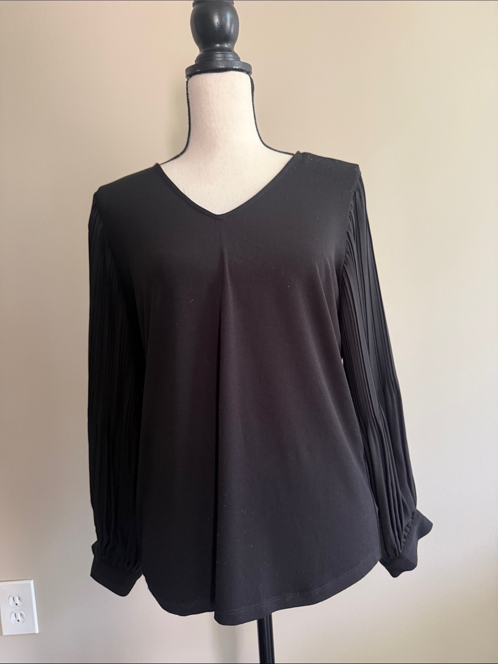 Adrianna Papell Black V-Neck Pleated Sleeve Blouse Size Small